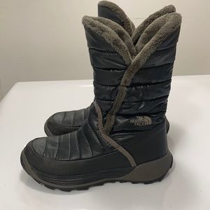 North Face Girls Water Resistant Winter boot size 2